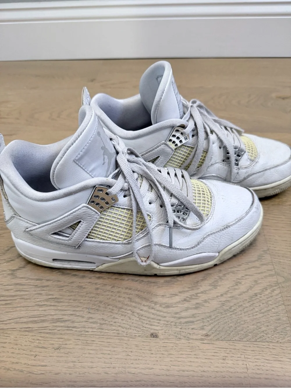 Jordan 4 Retro Sneakers